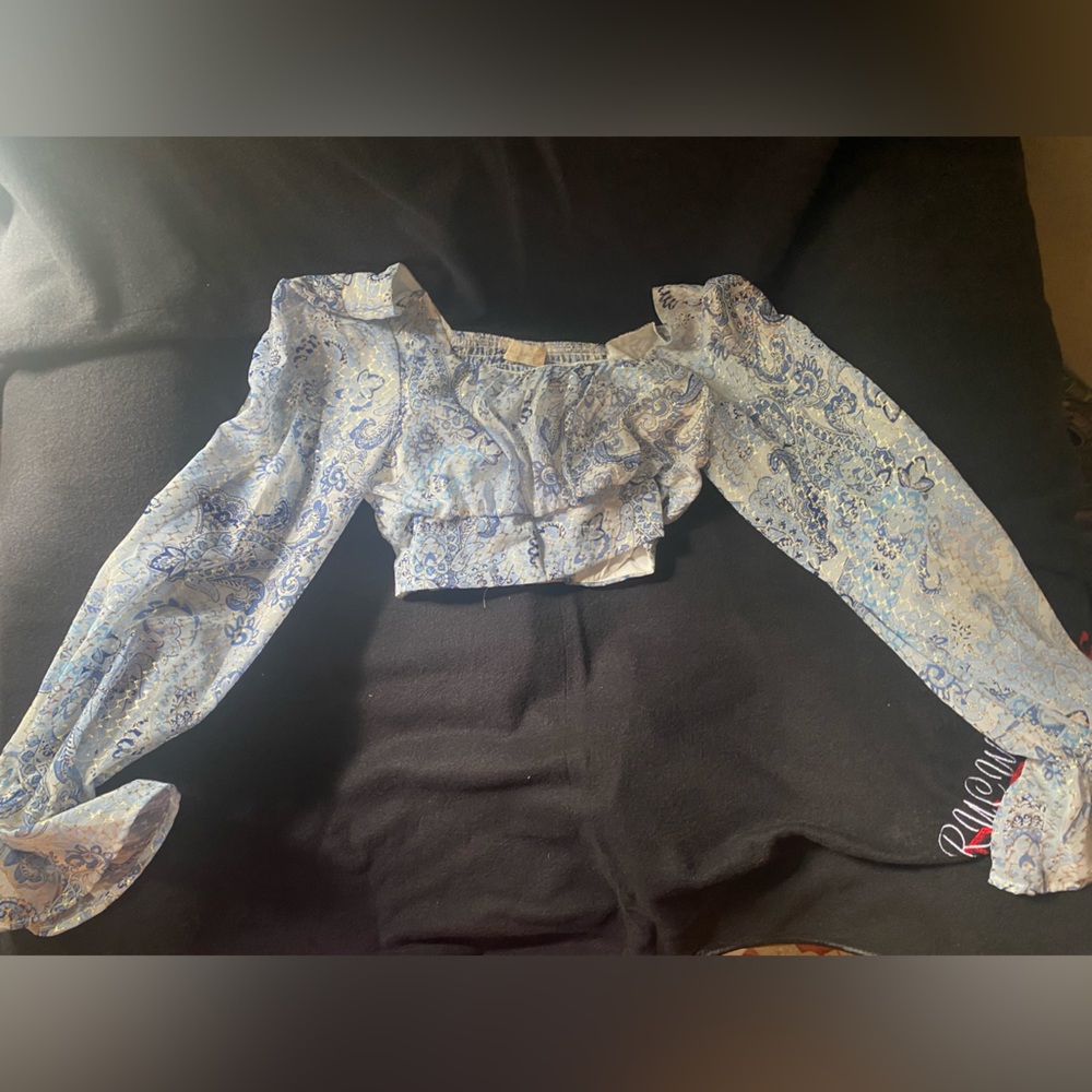 Blue bandana design crop top puffy sleeves